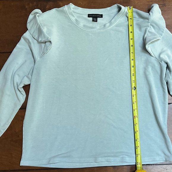 Saks Fifth Avenue Women’s Sweater. Long sleeves. MEDIUM. - Picture 2 of 8